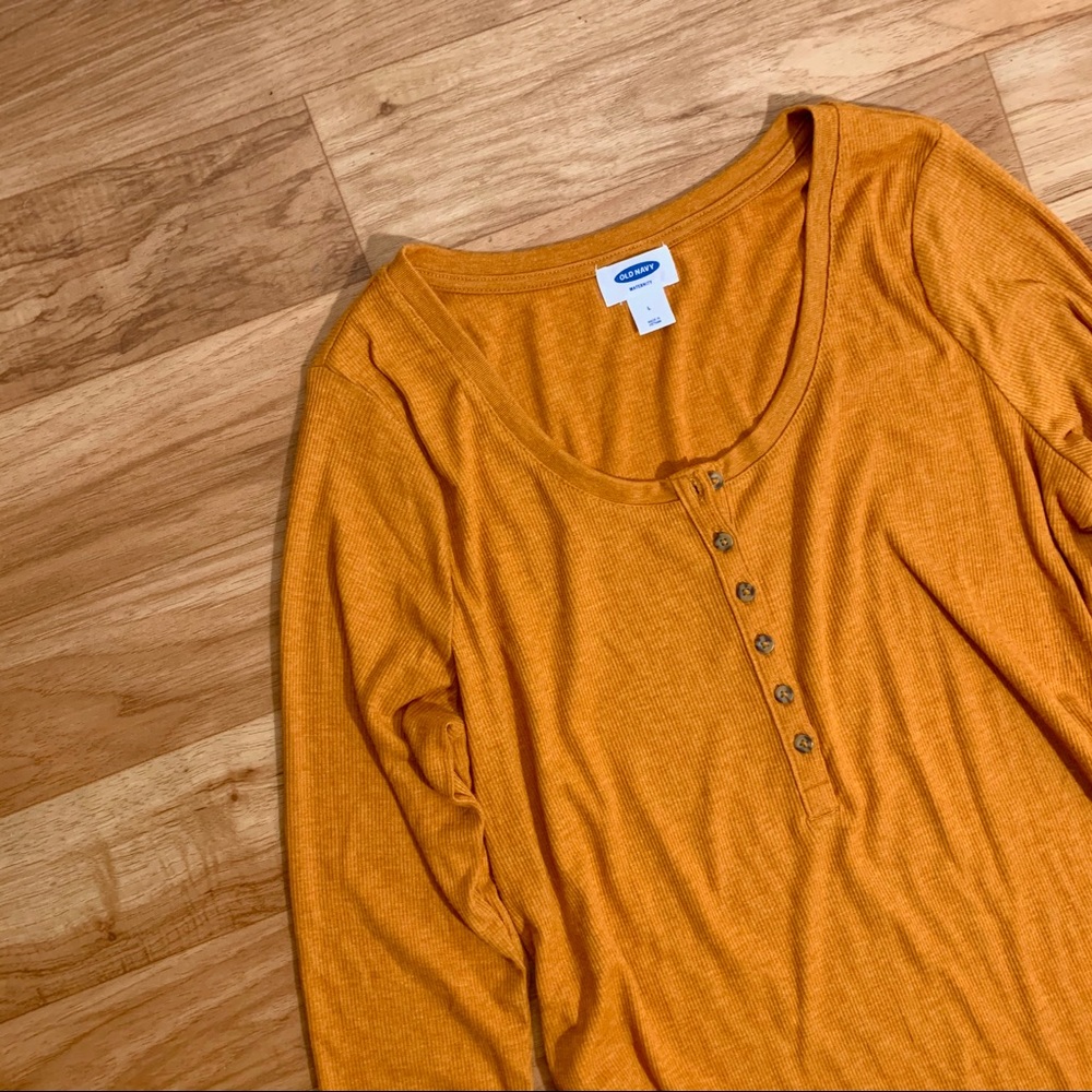 Old Navy Maternity Ribbed 3/4 Sleeve Henley